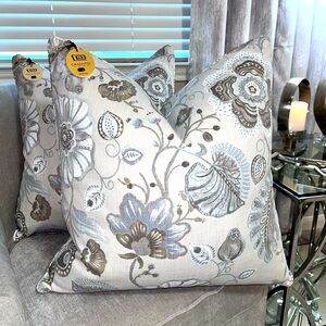 1-NWT CALLISTO HOME JACKO BEANS FLORAL DESIGN DECORATIVE PILLOW
